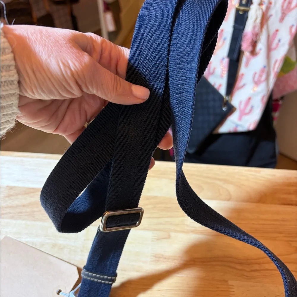 Gucci Beige and Navy Crossbody Bag - Picture 4 of 10